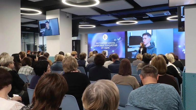 Более 200 директоров школ Татарстана начали обучение в КФУ: в программе — искусственный интеллект и стажировка в лицее Лобачевского